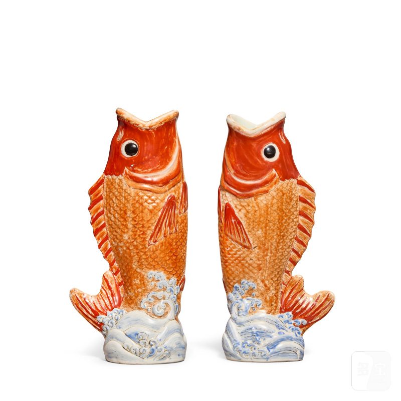 清乾隆 礬紅鯉魚躍龍門瓶一對 | A RARE PAIR OF IRON-RED-GLAZED 'LEAPING CARP' VASES